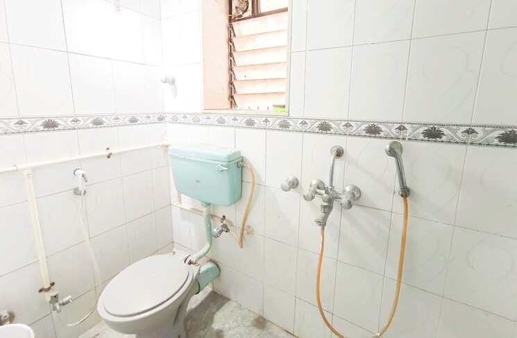 Bathroom, bandra west Pg For Boys In Bandra West 9408490