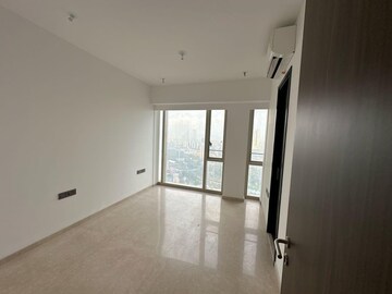 Room in 3 BHK Apartment at Lodha The Park, Worli – for Rent