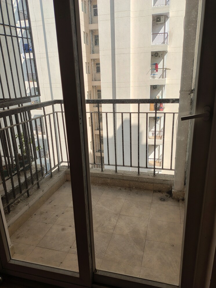 Balcony, amrapali-riverview 2 Bedroom 845 Sq.Ft. Apartment In Amrapali Leisure Valley Greater Noida 9408712