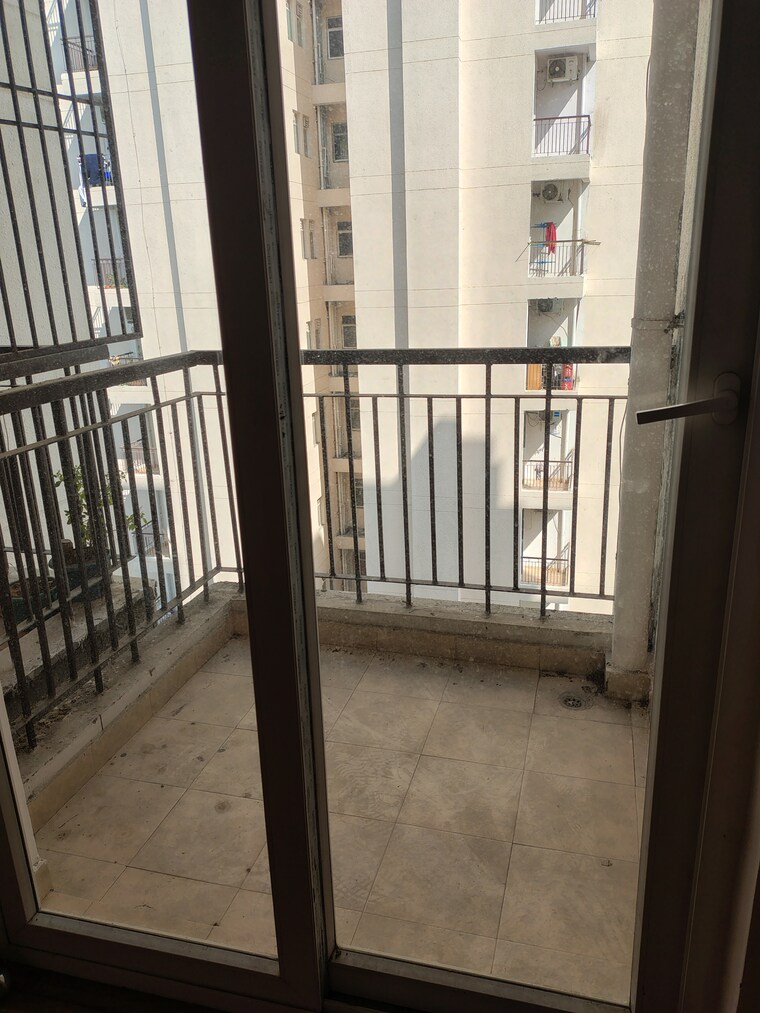 Balcony, amrapali-riverview 2 Bedroom 845 Sq.Ft. Apartment In Amrapali Leisure Valley Greater Noida 9408712