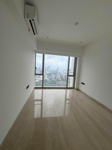 Room in 3 BHK Apartment at Worli – for Rent