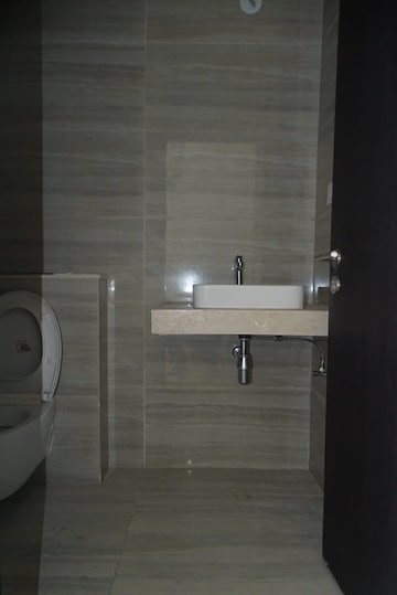 Bathroom in 4 BHK Apartment at Oberoi Realty Esquire, Goregaon East – for Rent