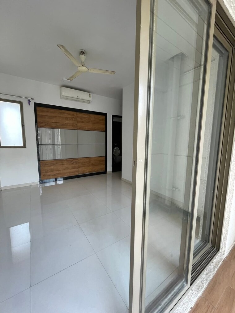 undefined, lodha-vivant 1.5 Bedroom 800 Sq.Ft. Apartment In Ghodbunder Road Thane 9408734