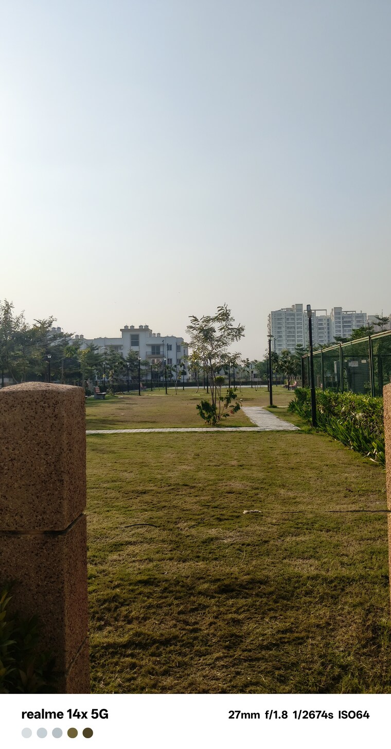 Garden, bptp-park-sentosa 4 Bedroom 1500 Sq.Ft. Apartment In Sector 77 Faridabad 9408900