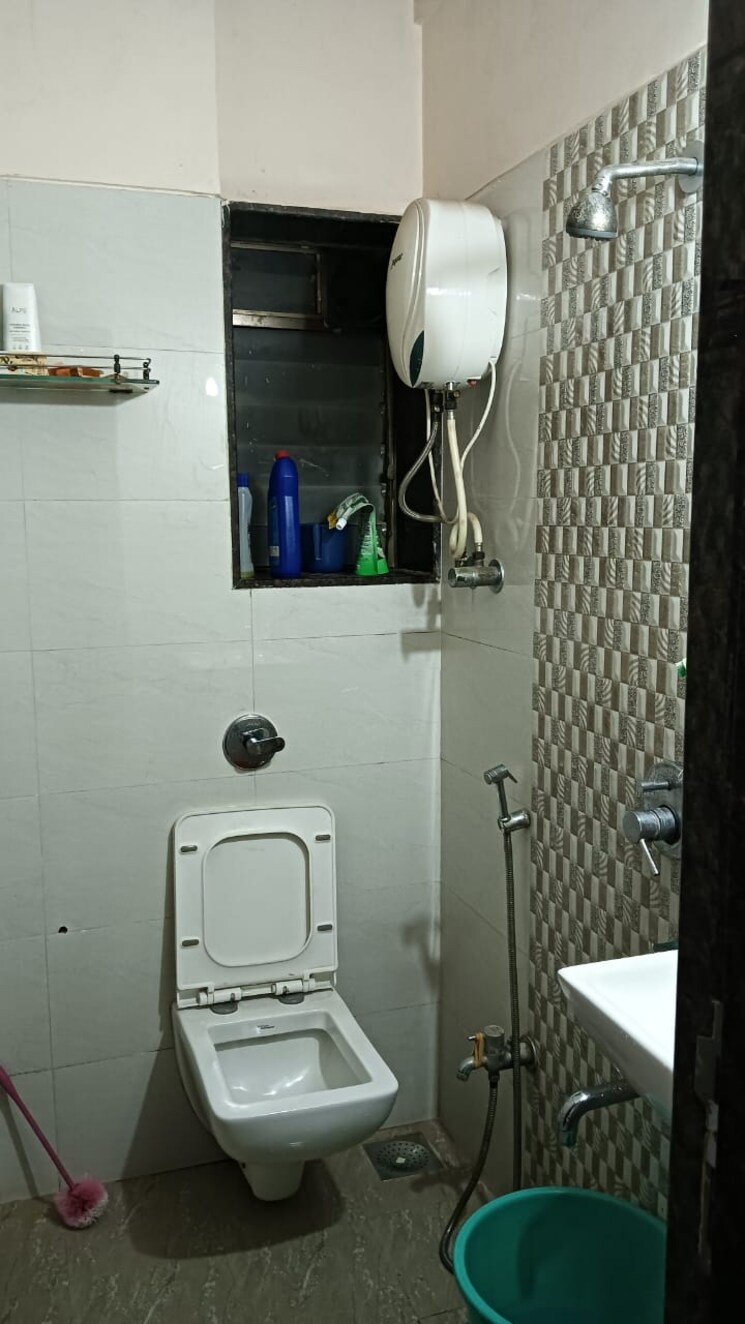 Bathroom, keshav-residency-malad-west 3 Bedroom 865 Sq.Ft. Apartment In Malad West Mumbai 9409009