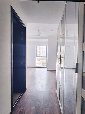 Room in 3 BHK Apartment at Prabhadevi – for Rent