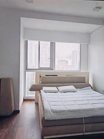 Bedroom in 3 BHK Apartment at Prabhadevi – for Rent