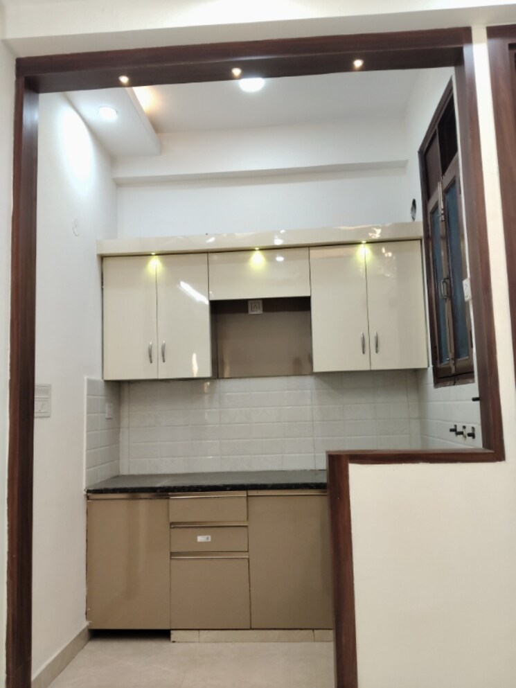 Kitchen, sun-homes 2 Bedroom 900 Sq.Ft. Builder Floor In Shakti Khand Iii Ghaziabad 9409129