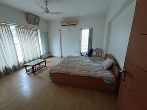 Bedroom in 5 BHK Apartment at Tulsi Villa Santacruz, Santacruz West – for Rent