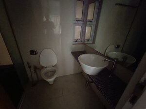 Bathroom in 5 BHK Apartment at Tulsi Villa Santacruz, Santacruz West – for Rent