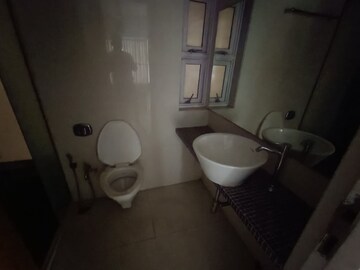 Bathroom in 5 BHK Apartment at Tulsi Villa Santacruz, Santacruz West – for Rent