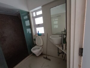 Bathroom in 5 BHK Apartment at Tulsi Villa Santacruz, Santacruz West – for Rent