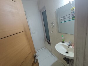 Bathroom in 5 BHK Apartment at Tulsi Villa Santacruz, Santacruz West – for Rent