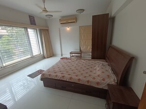 Bedroom in 5 BHK Apartment at Tulsi Villa Santacruz, Santacruz West – for Rent