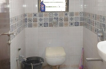 Bathroom in  Pg at Santacruz West – for Rent