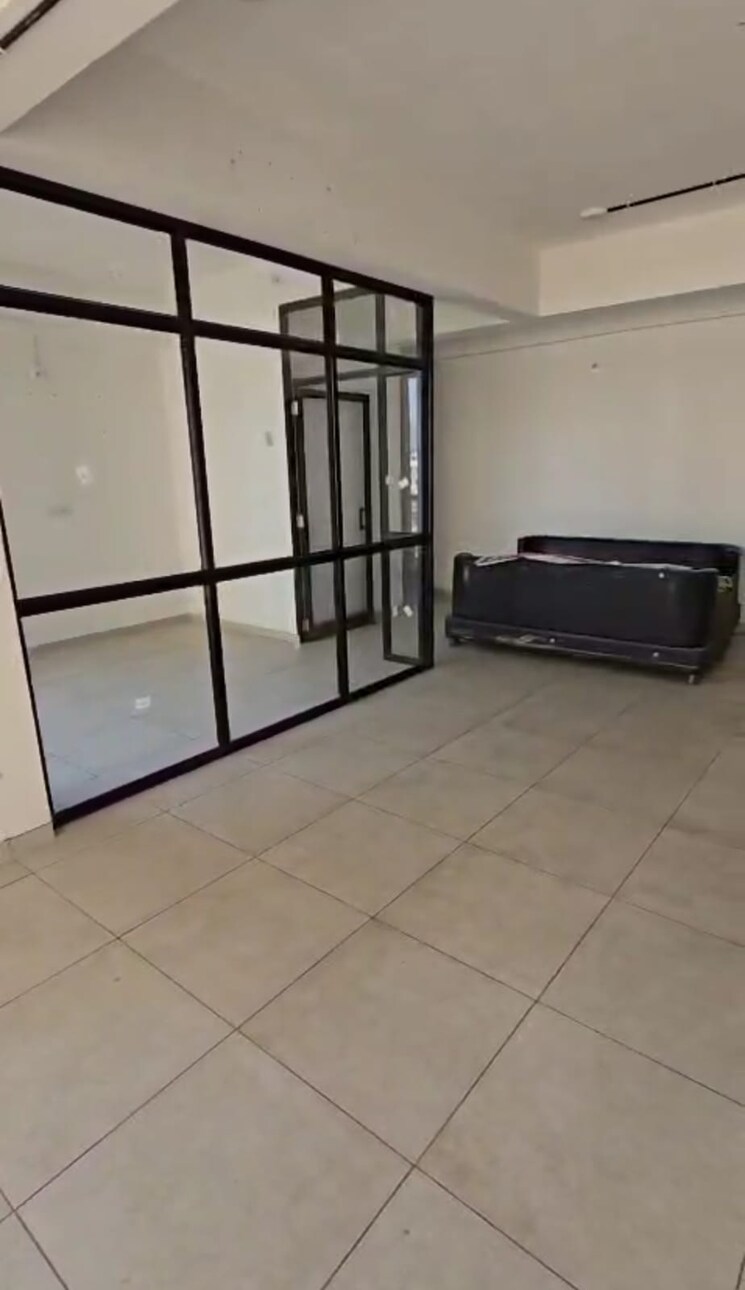 Room, gurukul Commercial Office Space 1060 Sq.Ft. In Gurukul Ahmedabad 9409088