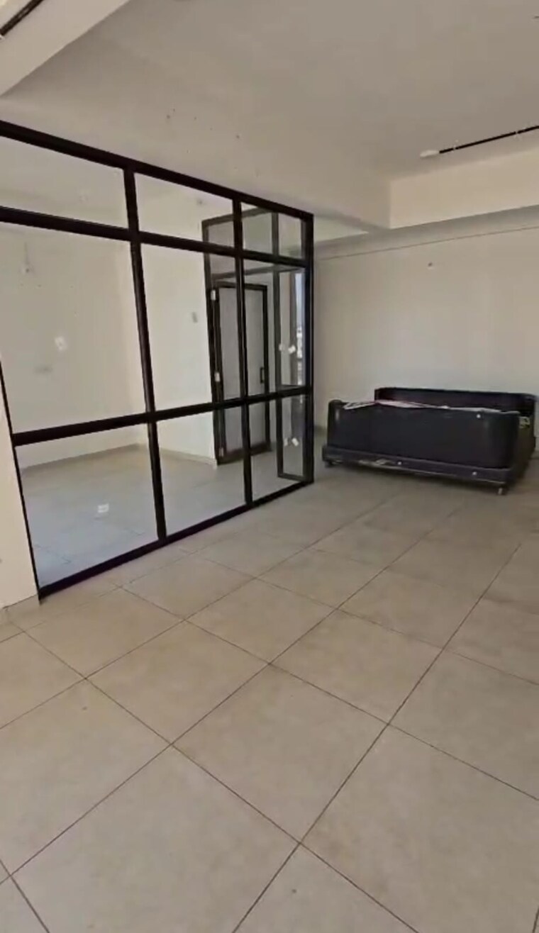 Room, gurukul Commercial Office Space 1060 Sq.Ft. In Gurukul Ahmedabad 9409088