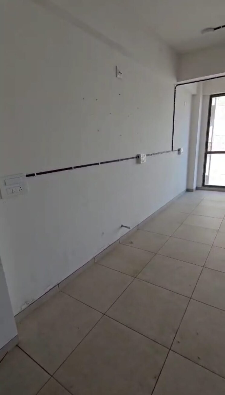 Room, gurukul Commercial Office Space 1060 Sq.Ft. In Gurukul Ahmedabad 9409088