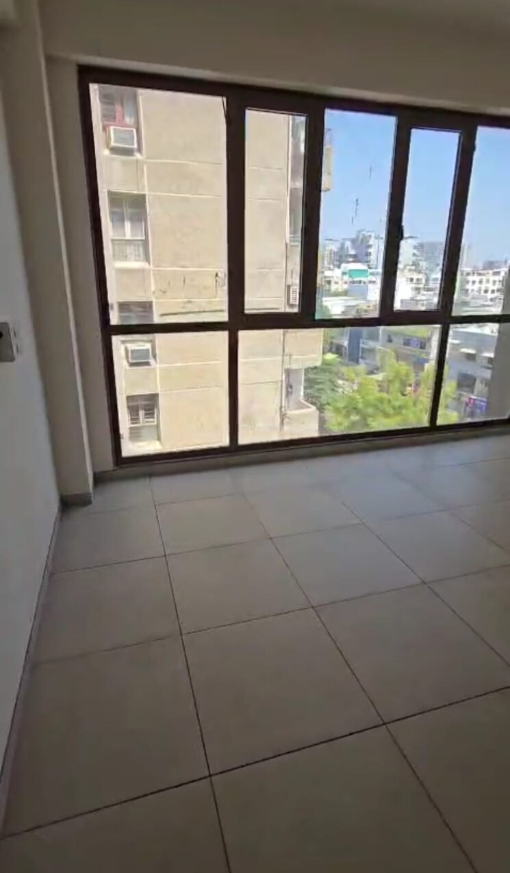 Room, gurukul Commercial Office Space 1060 Sq.Ft. In Gurukul Ahmedabad 9409088