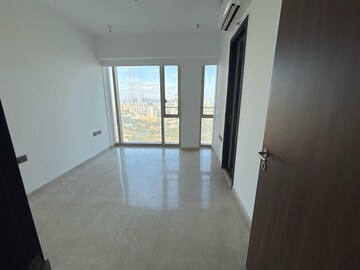 Room in 3 BHK Apartment at Worli – for Rent