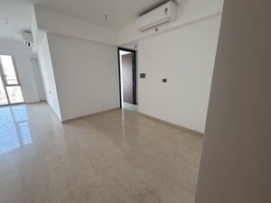 Room in 3 BHK Apartment at Worli – for Rent