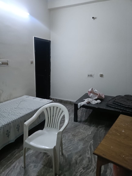 2 BHK Builder Floor For Rent in Flat Dor Remt