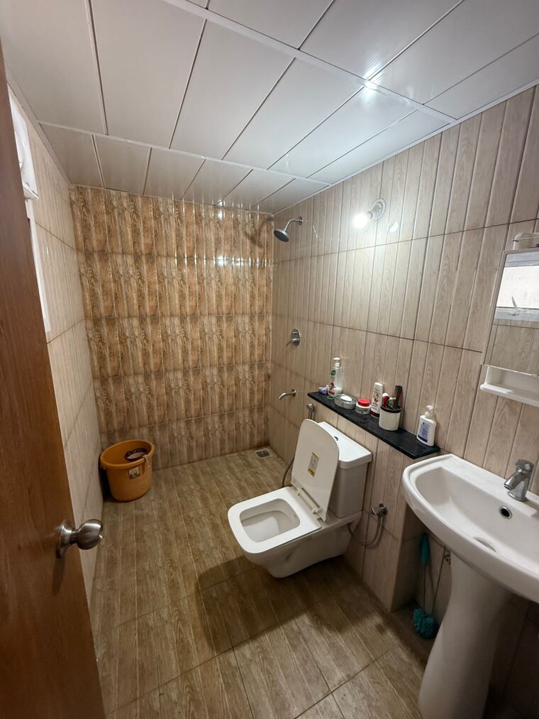 Bathroom, prestige-finsbury-park-hyde 2 Bedroom 971 Sq.Ft. Apartment In Bagaluru Bangalore 9409136