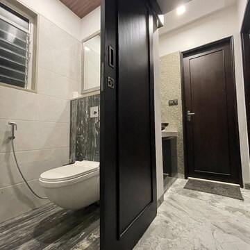 Building Lobby in 1 BHK Apartment at Saroj Apartment Matunga, Matunga East – for Rent