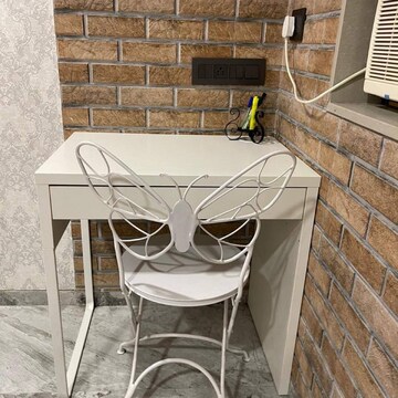 Balcony in 1 BHK Apartment at Saroj Apartment Matunga, Matunga East – for Rent