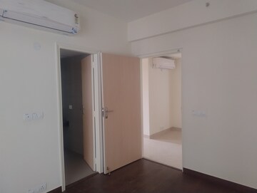 Room in 3 BHK Apartment at Emaar Palm Gardens, Sector 83 – for Rent