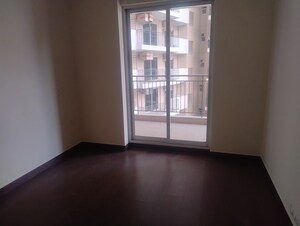 Room in 3 BHK Apartment at Emaar Palm Gardens, Sector 83 – for Rent