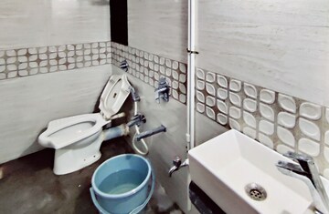 Bathroom in  Pg at Santacruz West – for Rent