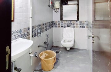 Bathroom in  Pg at Santacruz West – for Rent