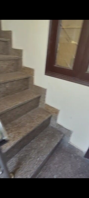 Furnished Amenities in 1 BHK Builder Floor at Shalimar Bagh – for Rent