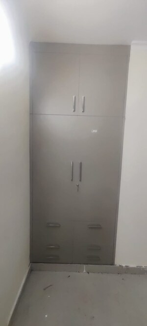 Room in 2.5 BHK Apartment at UPAVP Ganga Yamuna And Hindon Enclave, Pratap Vihar – for Rent