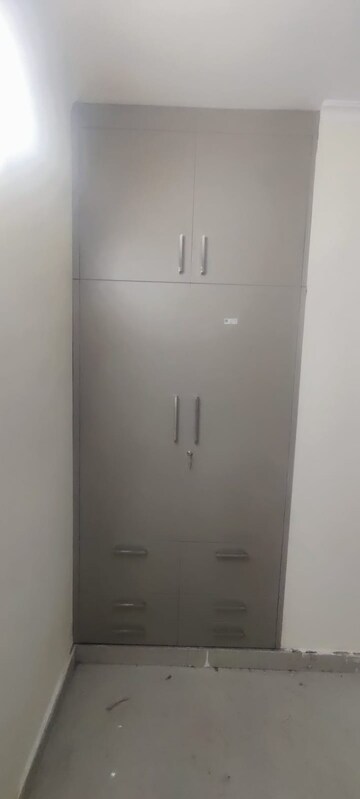 Room in 2.5 BHK Apartment at UPAVP Ganga Yamuna And Hindon Enclave, Pratap Vihar – for Rent