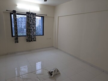 Room in 3 BHK Apartment at Gera Emerald City, Kharadi – for Rent