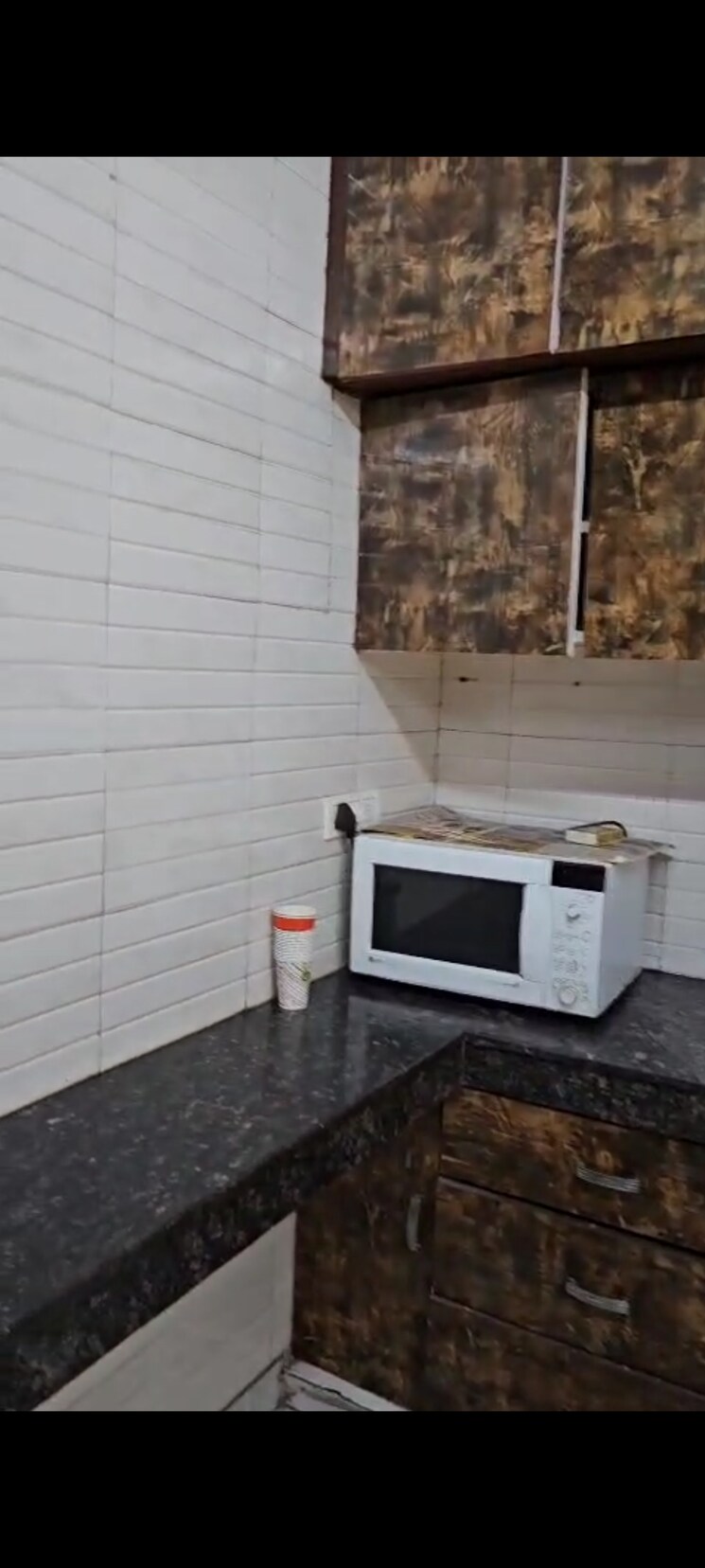 Bathroom, shalimar bagh 2 Bedroom 1200 Sq.Ft. Builder Floor In Shalimar Bagh Delhi 9409319