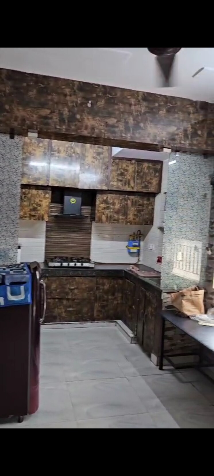 Kitchen, shalimar bagh 2 Bedroom 1200 Sq.Ft. Builder Floor In Shalimar Bagh Delhi 9409319