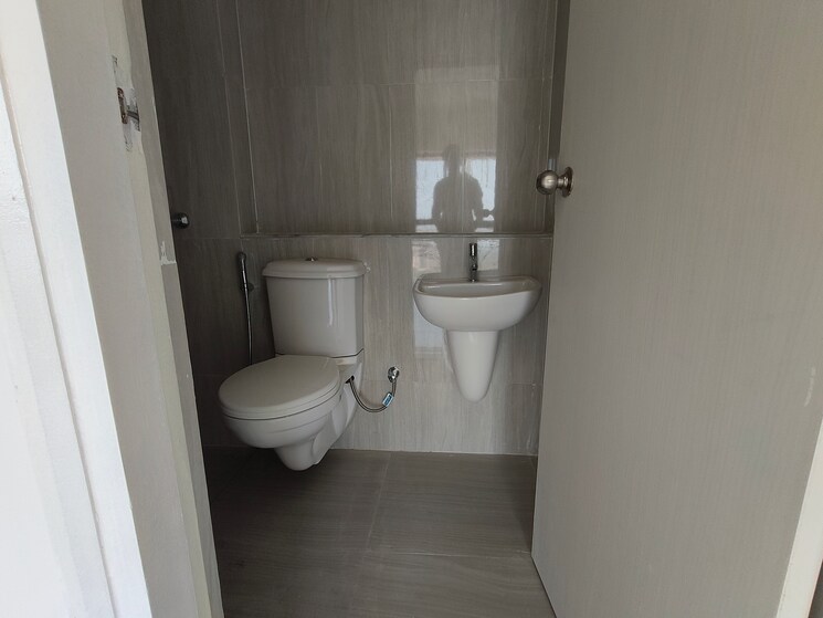 Bathroom, anand nagar 1 Bedroom 400 Sq.Ft. Apartment In Anand Nagar Thane 9409783