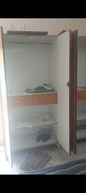 Furnished Amenities in 1 RK Builder Floor at Shalimar Bagh – for Rent