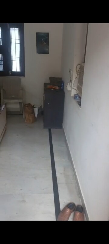 Room in 1 RK Builder Floor at Shalimar Bagh – for Rent