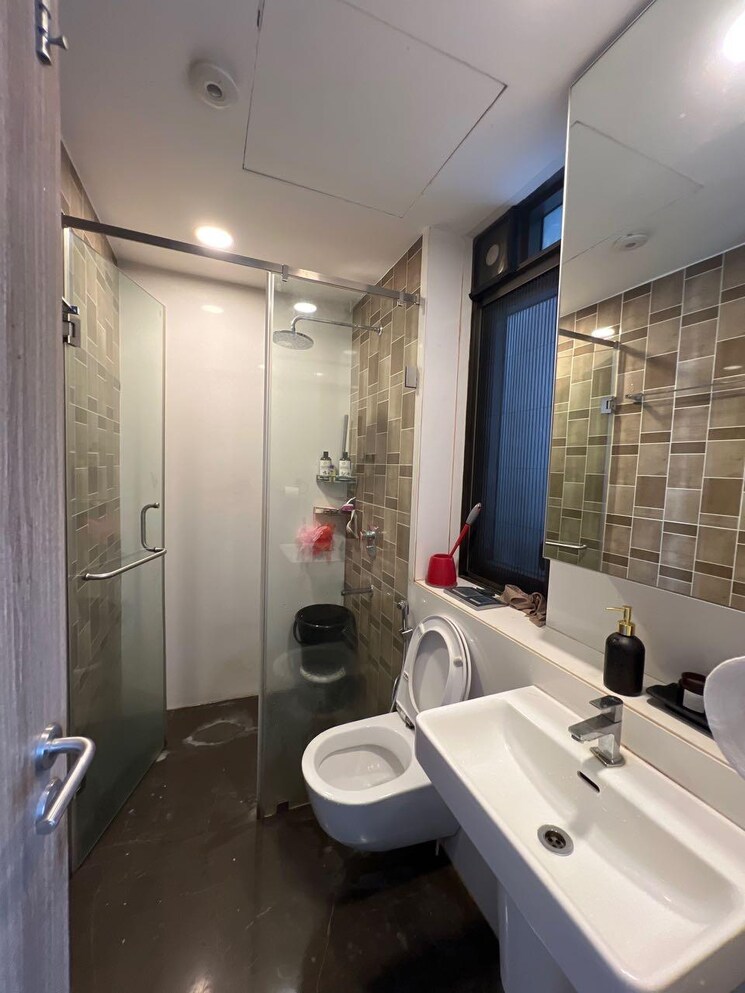 Bathroom, lodha-parkside 3 Bedroom 1092 Sq.Ft. Apartment In Worli Mumbai 9409416