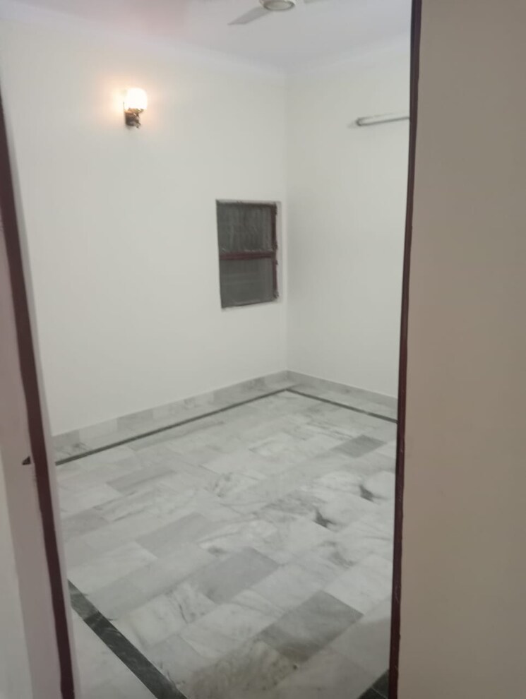 Room, mayur vihar phase 1 2 Bedroom 750 Sq.Ft. Builder Floor In Mayur Vihar Phase 1 Delhi 9409463