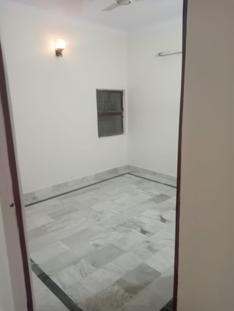 Room, mayur vihar phase 1 2 Bedroom 750 Sq.Ft. Builder Floor In Mayur Vihar Phase 1 Delhi 9409463