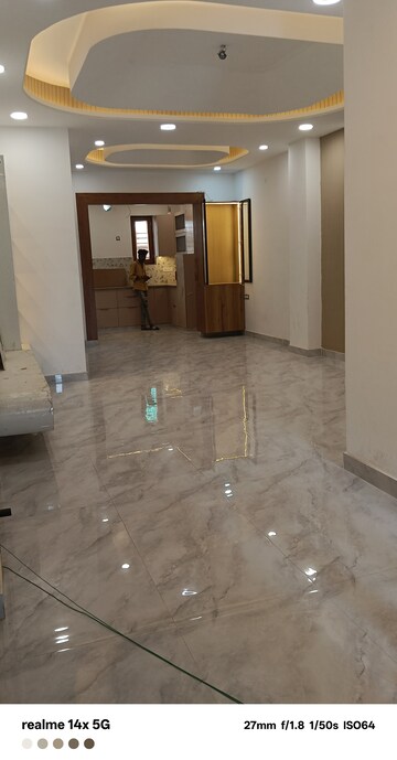 Room in 3 BHK Builder Floor at Rps Palms, Sector 88 – for Sale