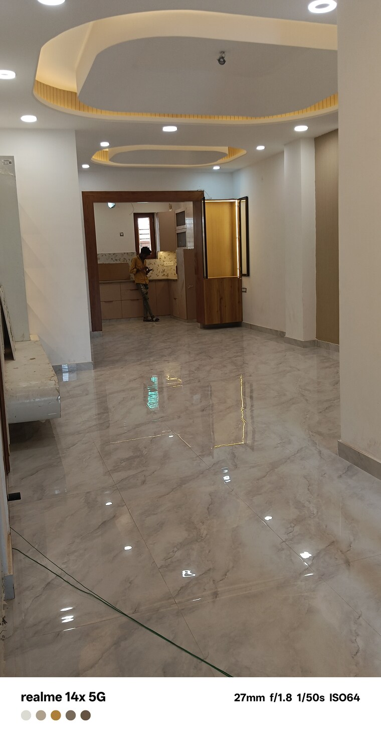 Room, rps-palms 3 Bedroom 1000 Sq.Ft. Builder Floor In Sector 88 Faridabad 9409462