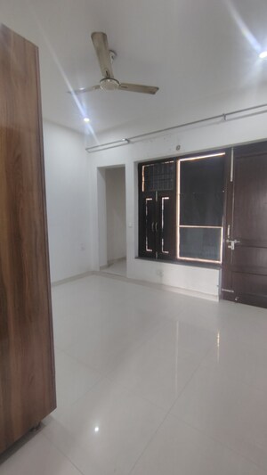 Furnished Amenities in 3 BHK Builder Floor at M3M Atrium, Sector 57 – for Rent