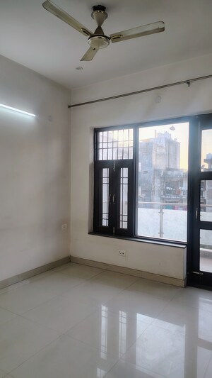 Room in 3 BHK Builder Floor at M3M Atrium, Sector 57 – for Rent