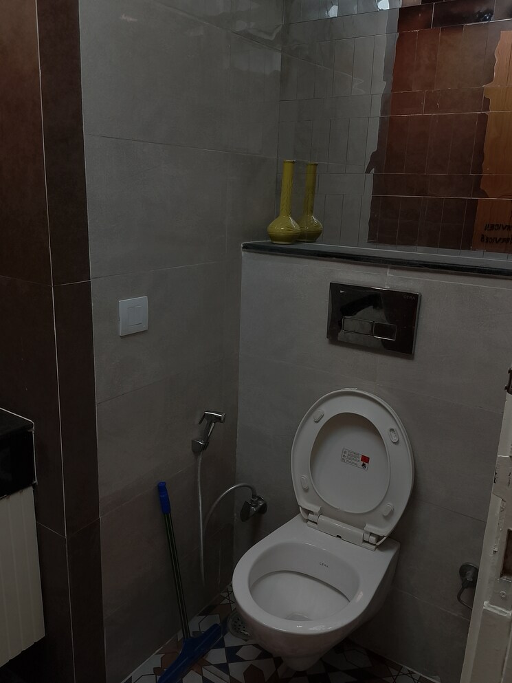 Bathroom, omaxe-hazratganj Commercial Office Space 565 Sq.Ft. In Gomti Nagar Lucknow 9409650